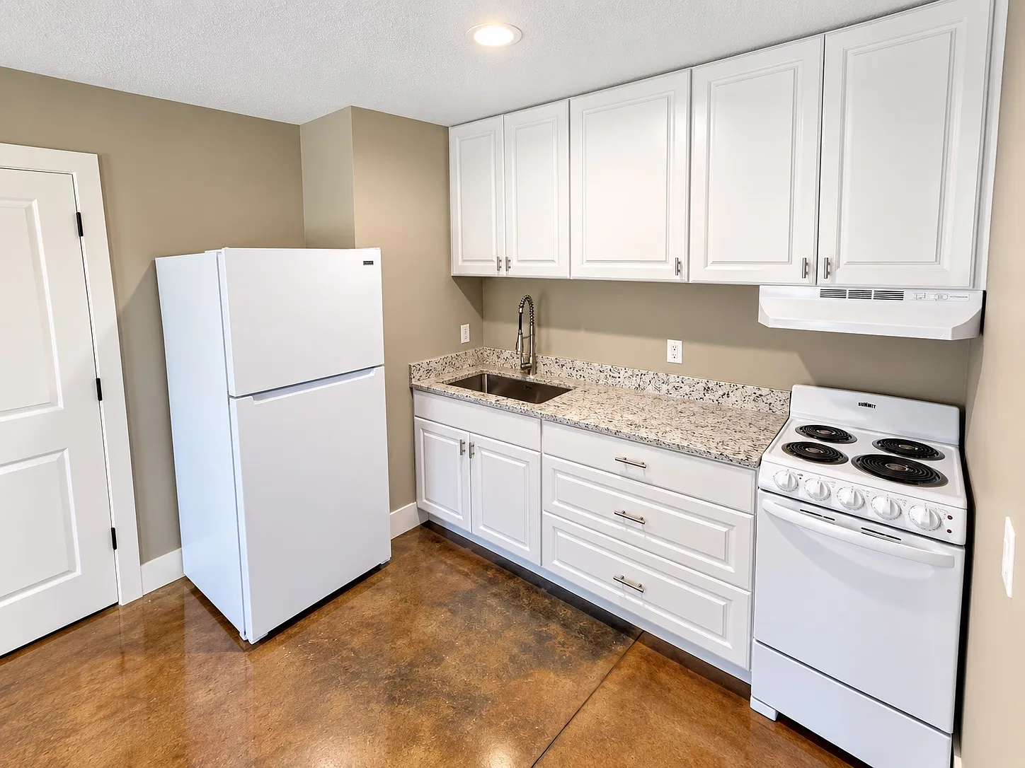 4108 Thunderbird Ave — Photo 3