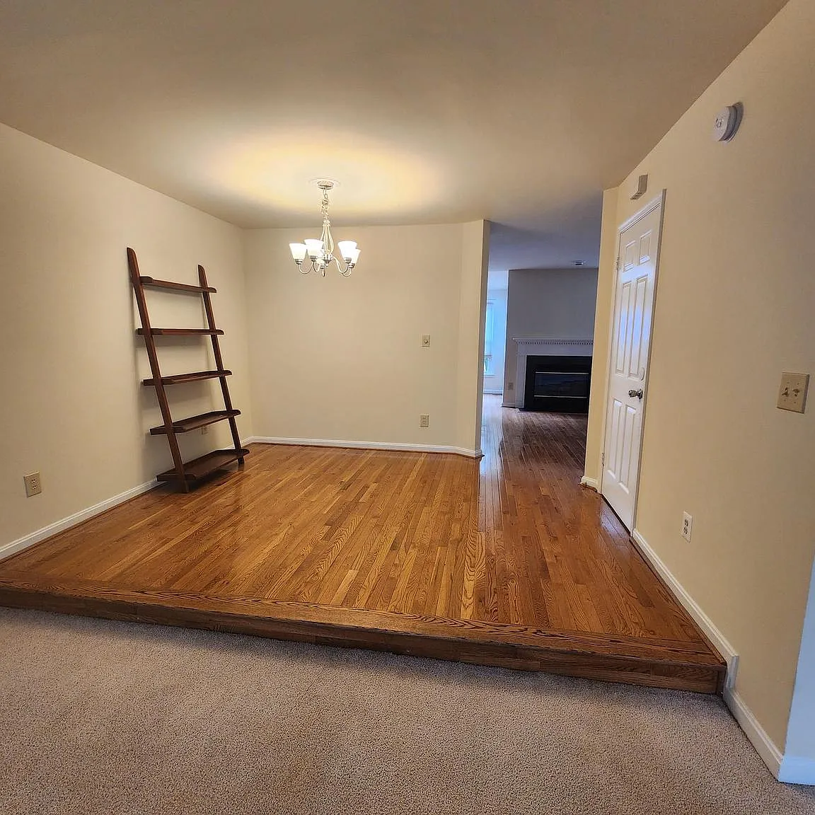 3 bed, 3.5 bath, 2006 sqft, $2,995 — Photo 2