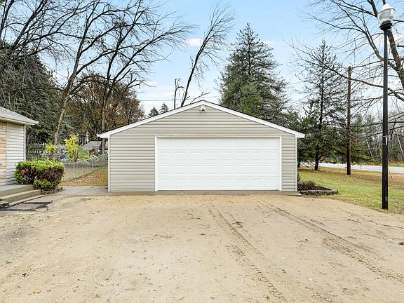 2nd image of 2849 Viking Blvd NE