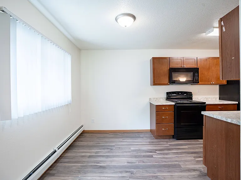 Grand Forks, ND Columbia West Apartments | 3175A | Dining