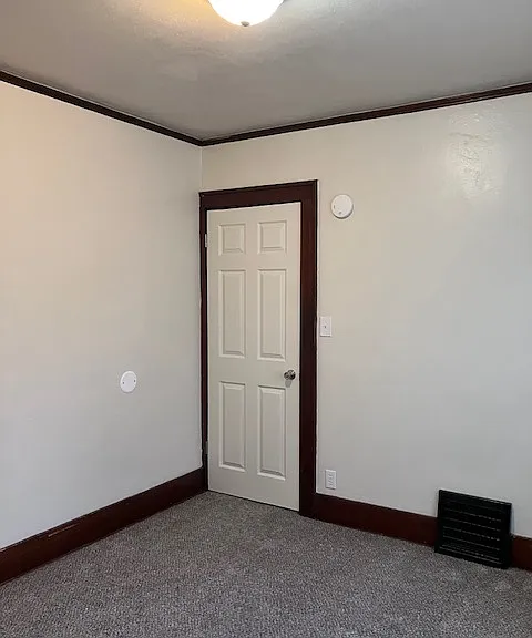611 Phelps St — Photo 6