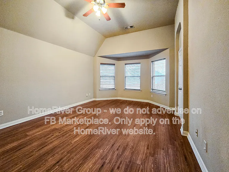 647 E Sandra Ln — Photo 8
