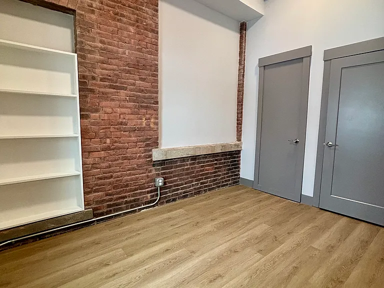 366 Main St #11 — Photo 3
