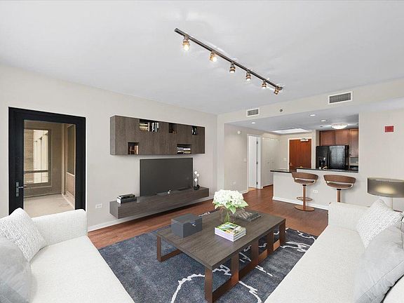 5th image of 130 N Garland Ct APT 1812