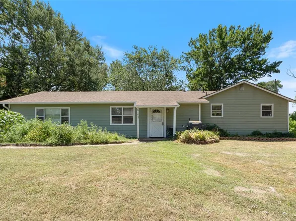 613 W Arkansas St, Gentry, AR 72734