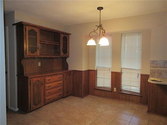 4th image of 1201 Hanna Cir