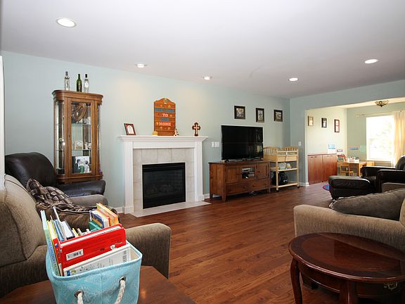 3rd image of 2126 Antrim Dr