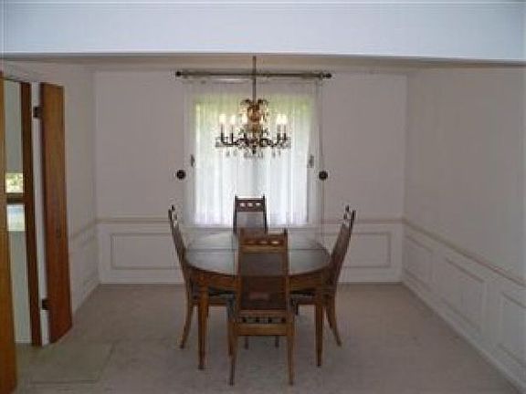 5th image of 325 Royal Oak Blvd