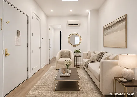 Living room, photo 1