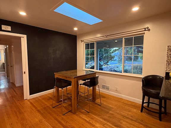 5th image of 836 Lilac Way