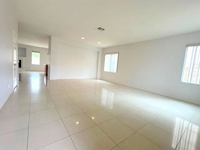 13883 Ellis Park Trail, Eastvale CA 928 — Photo 4