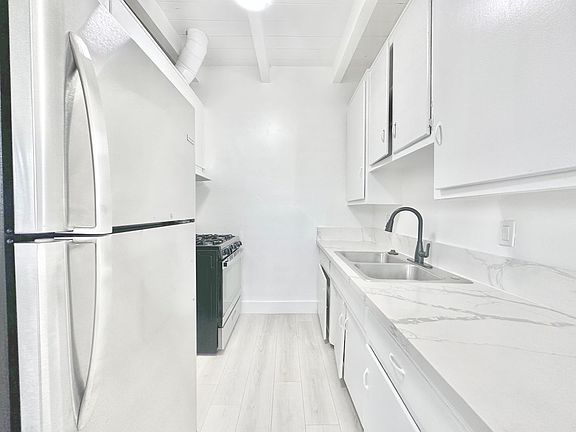 5th image of 3324 Drew St APT 10