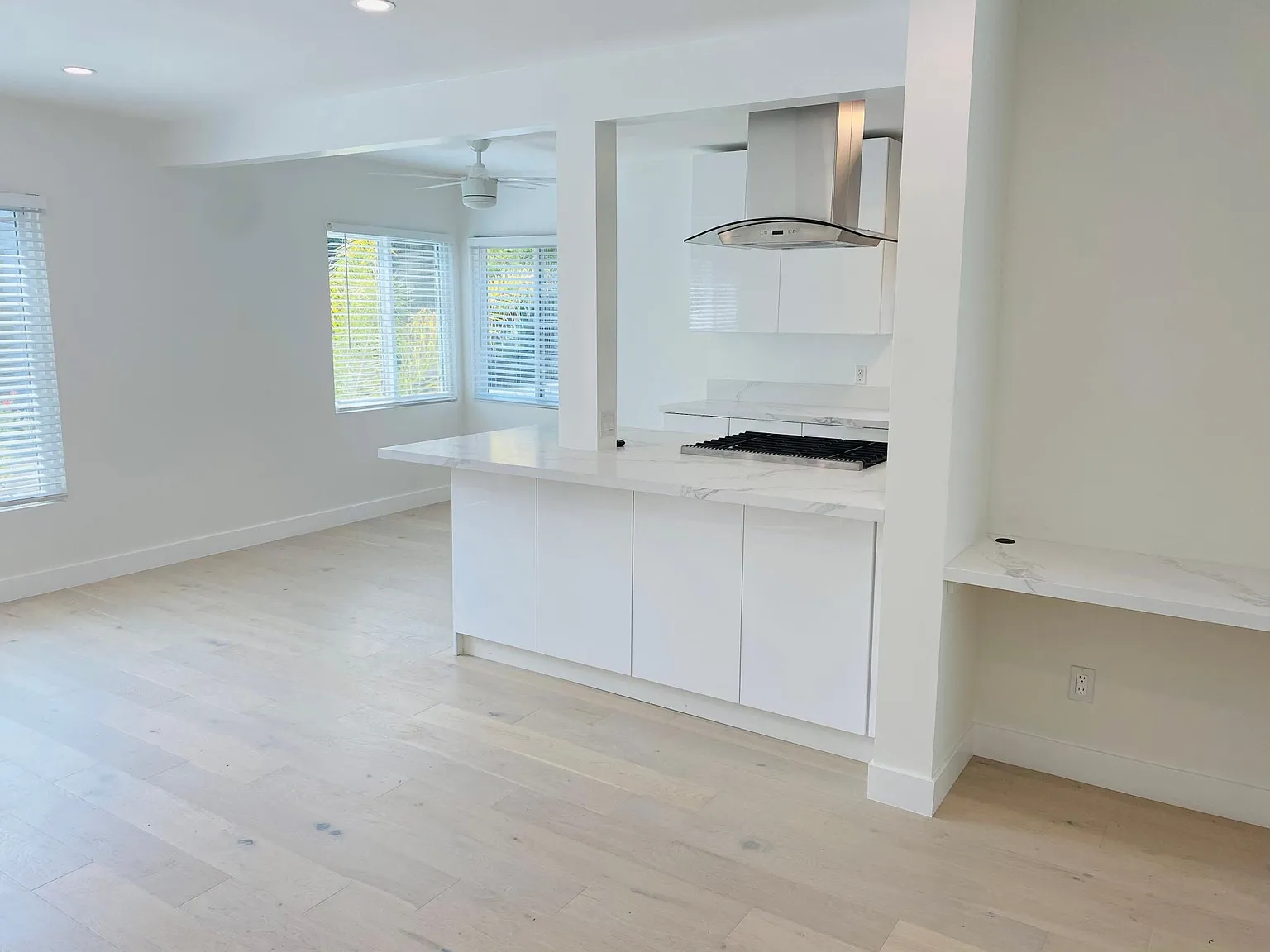2 bed, 900 sqft, $3,795 — Photo 3