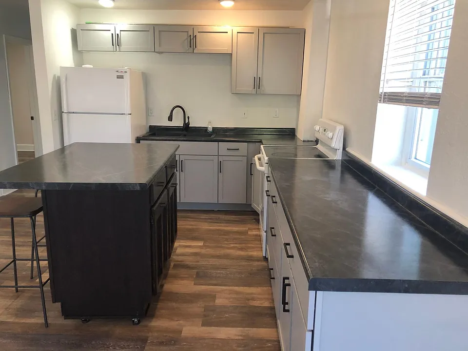 429 N 12th Ave E #MAIN FLOOR