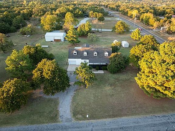 2nd image of 11917 Hilltop Dr