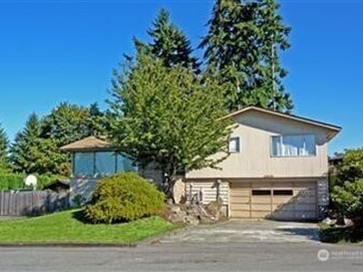 4760 116th Avenue SE, Bellevue, WA, 98006