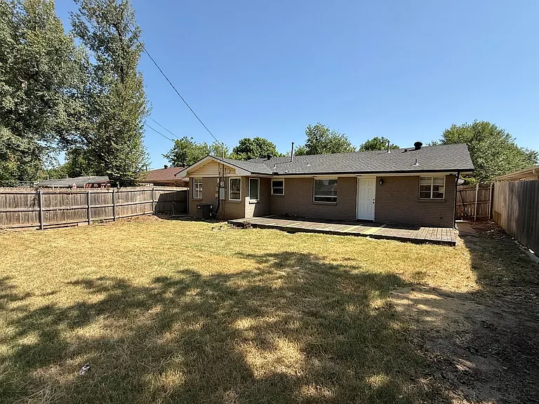 1833 Westminster Pl — Photo 12