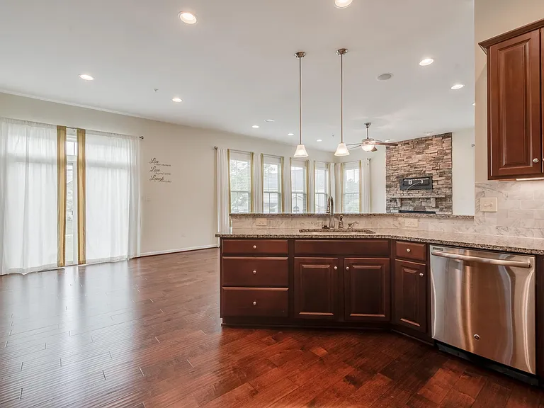 7567 Arundel Woods Dr — Photo 15