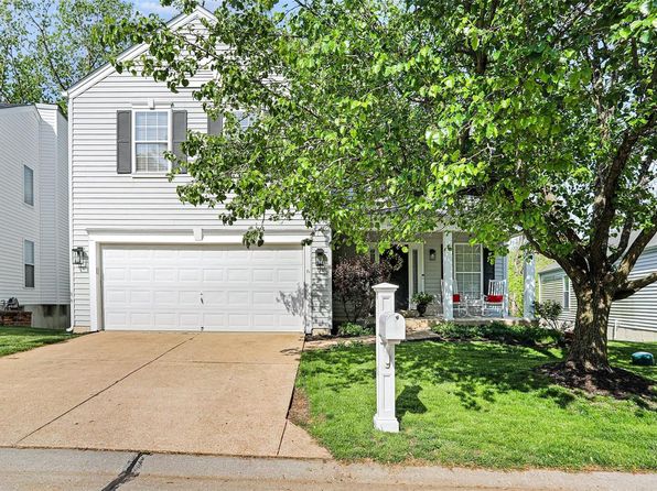 630 Cascade Lake Dr, Ballwin, MO 63021