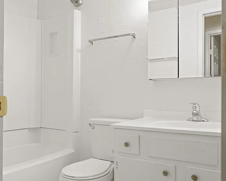 The Hillcrest Apartments — Photo 55