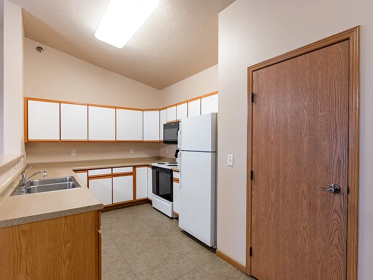 Fargo, ND West Lake Apartments | Kitchen