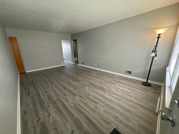 2nd image of 425 N C St #425