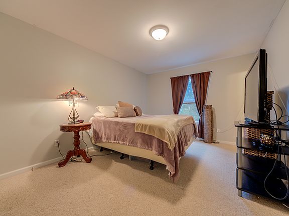 5th image of 107 Cuivre River Dr