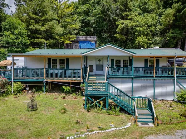 107 Lesters Ln, Honaker, VA 24260