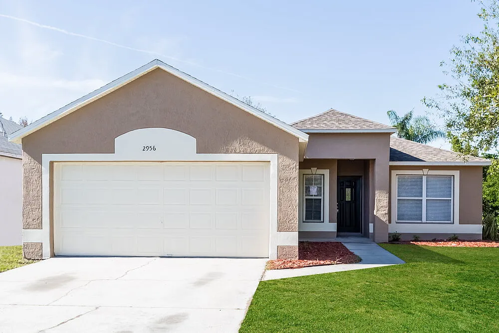 3 bed, 2.0 bath, 1264 sqft, $2,105 — Photo 1