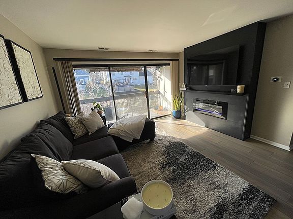 5th image of 5822 Doe Cir #1-7