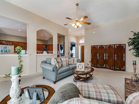 3rd image of 4914 Petersburg Dr