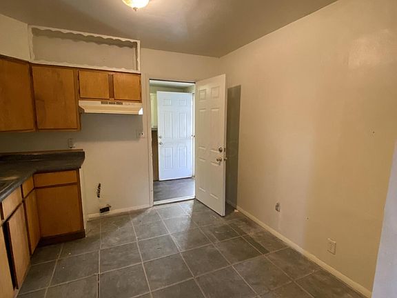 4th image of 843 Murray Ave