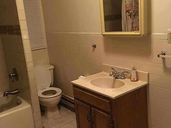 4th image of 2389 Cornaga Ave