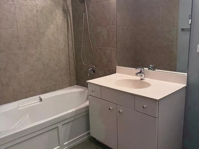 235 W Van Buren St #1806 — Photo 11