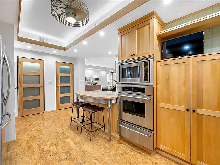 1 Beach Dr SE #2211 — Photo 32
