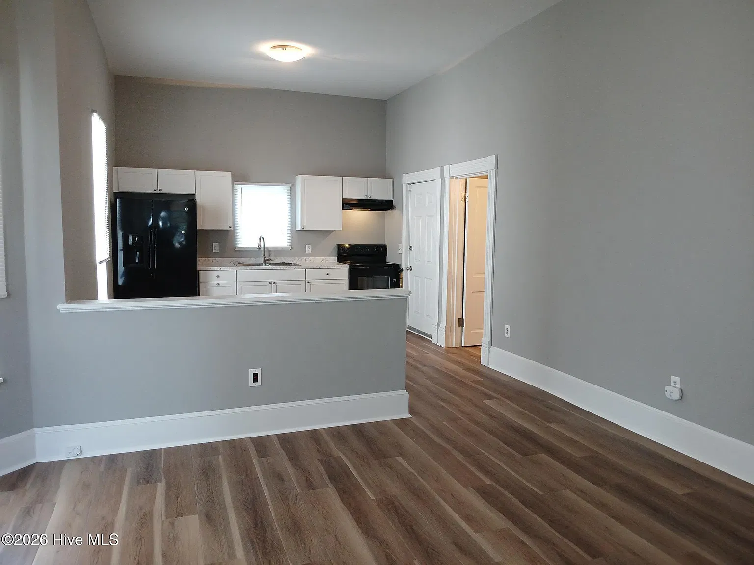 2 bed, 1.0 bath, $1,700 — Photo 3