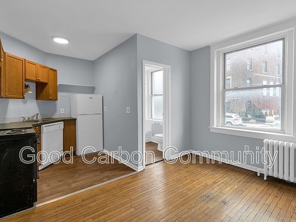 4th image of 131 Allen St APT 2