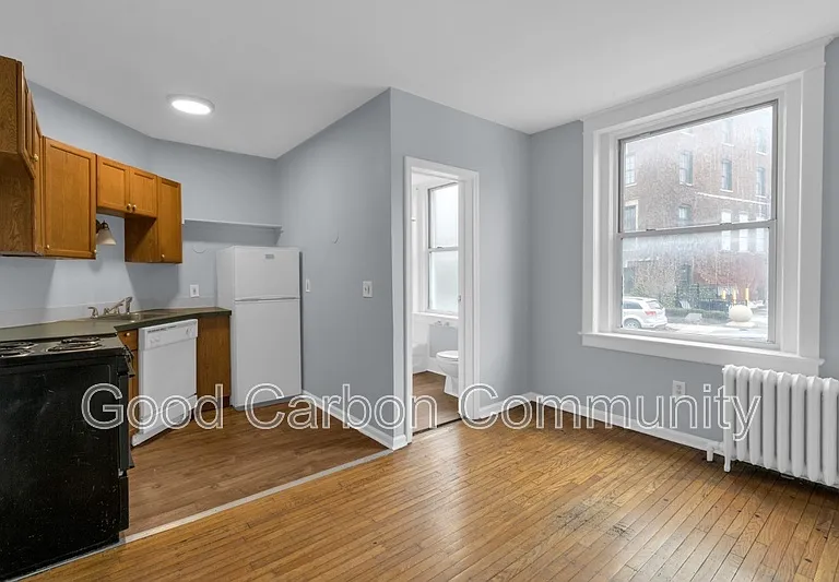 131 Allen St #2 — Photo 4