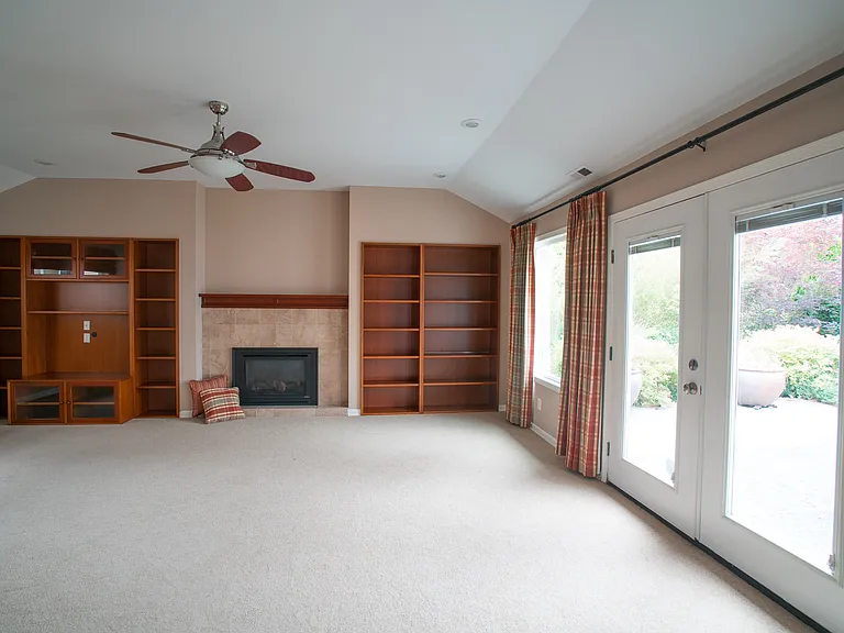145th Pl NE — Photo 3