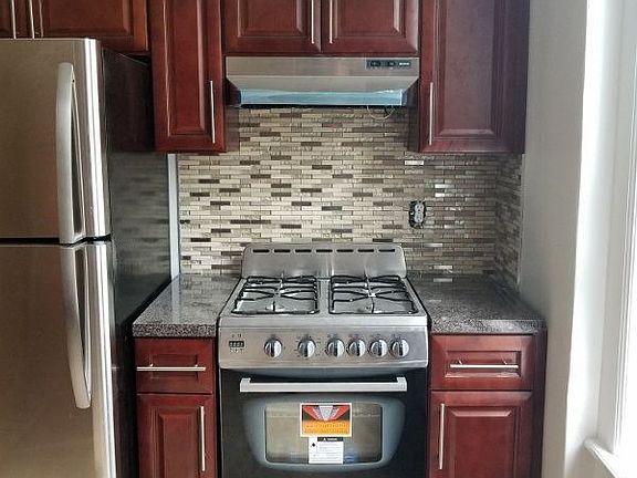 4th image of 3149 33rd St APT 3R