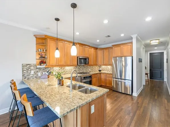 10511 Mission Rd Unit 203A, Leawood, KS 66206