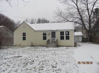 865 Crescent Lake Rd #R, Waterford, MI 48327