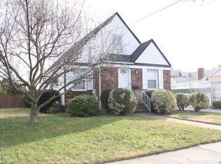 469 Washington Pl, Mineola, NY 11501