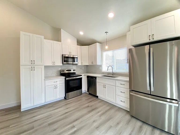 34323 Russell Ct — Photo 6