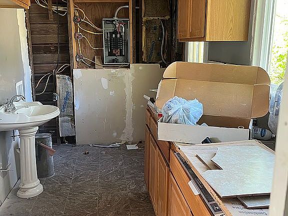4th image of 1120 Marsh Ave
