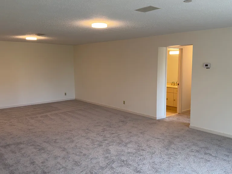 Chelsea Condos — Photo 48