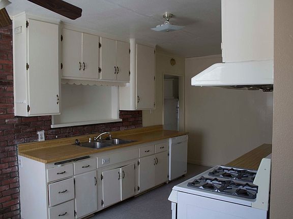 4th image of 15450 Country Club Dr #House