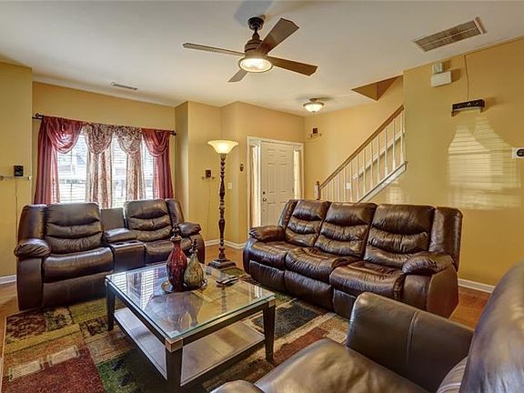 5th image of 914 Lakeside Ct