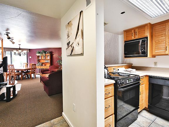 3rd image of 1485 Empire Ave #204