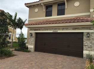 8460 Lake Majesty Ln #8460, Pompano Beach, FL 33076
